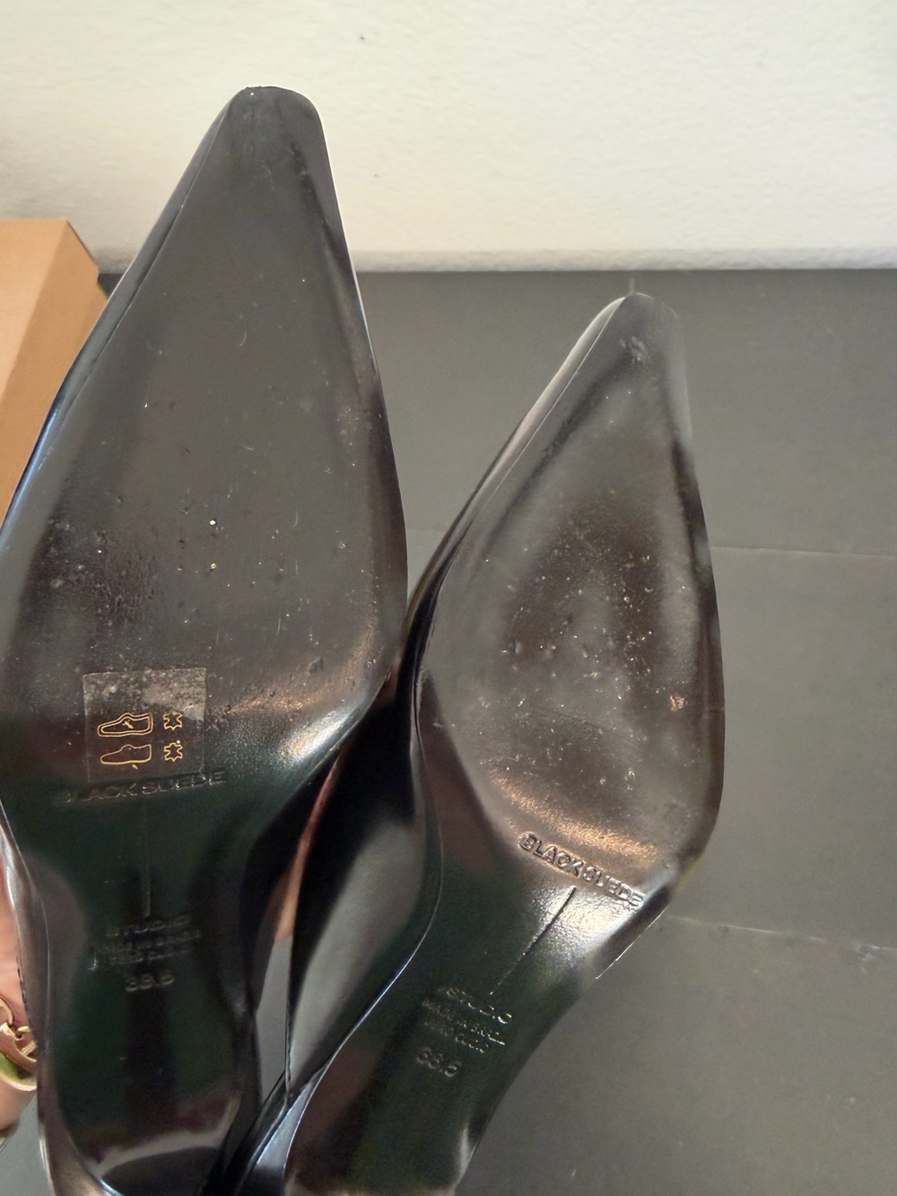 Black Suede Studio LOGAN 50 MULE Black Leather size 38.5 Excellent Condition - Picture 7 of 13